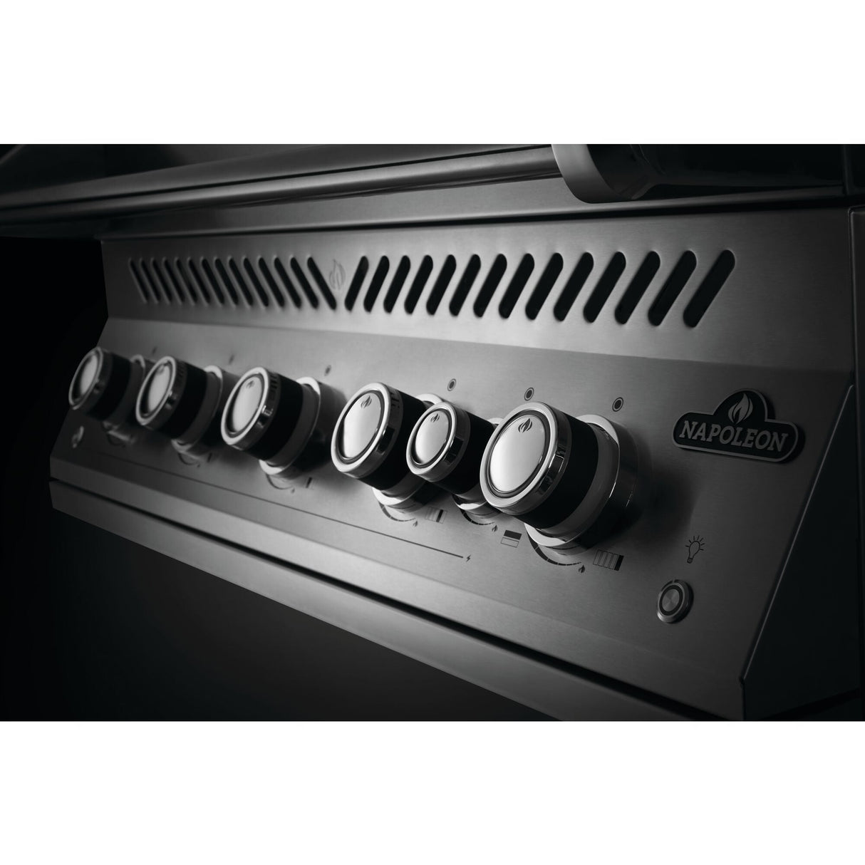 Serie 700 32" Gas Natural RB Integrada con quemador trasero infrarrojo